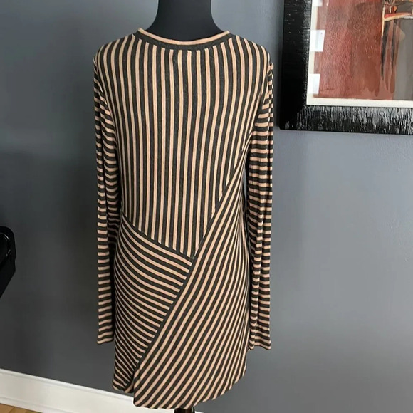 CAbi Slant Hem Tee in Tan and Gray Stripes. Blocked back. Long sleeves. Medium - Picture 3 of 7